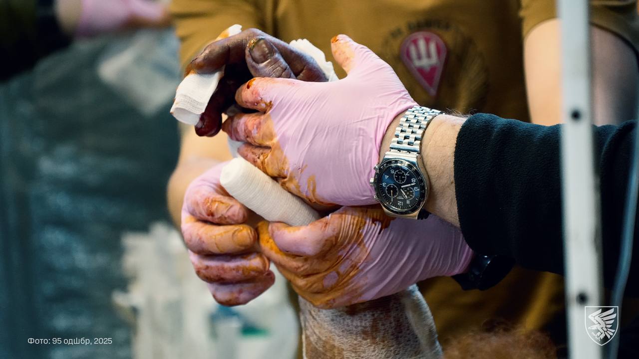 Відвойовують у смерті життя - як на фронті  працюють медики 95 бригади ДШВ